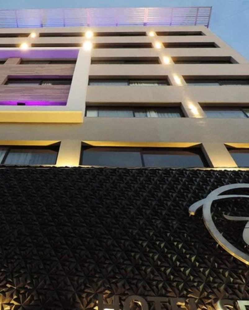 Hotel Senorial Platino Leon Exterior photo